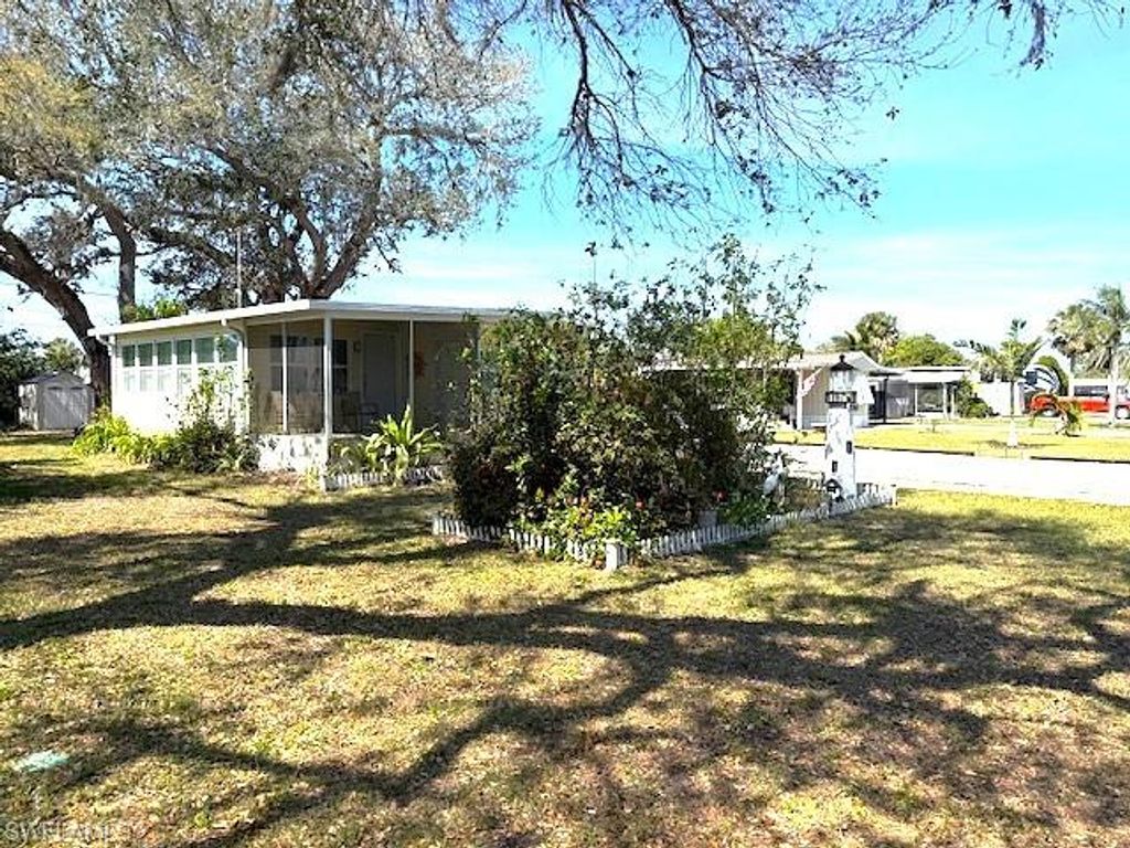 27366 Bourbonniere DR, BONITA SPRINGS, FL 34135 — photo 2