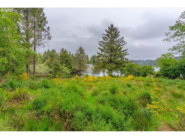 203 Ne Lake Dr, Lincoln City, OR 97367