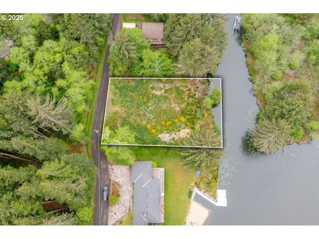 203 Ne Lake Dr, Lincoln City, OR 97367