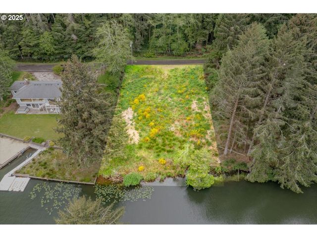 203 Ne Lake Dr, Lincoln City, OR 97367