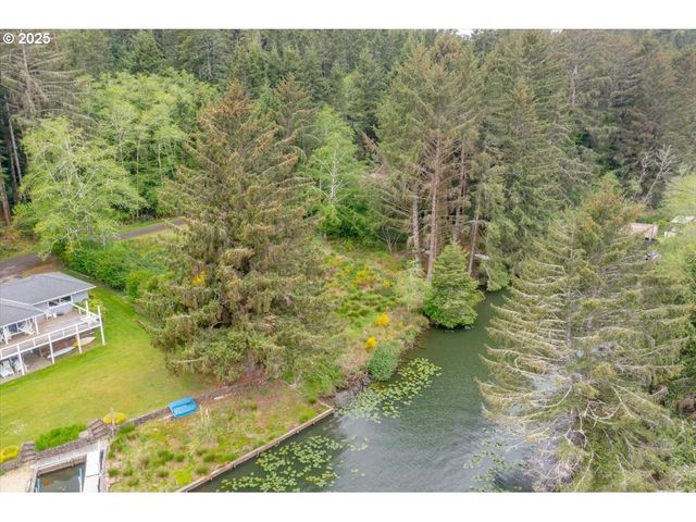 203 Ne Lake Dr, Lincoln City, OR 97367