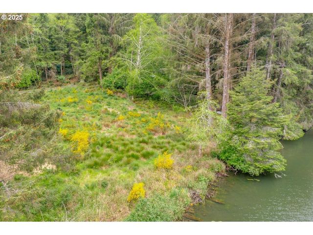 203 Ne Lake Dr, Lincoln City, OR 97367