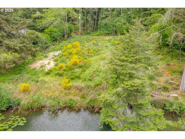 203 Ne Lake Dr, Lincoln City, OR 97367
