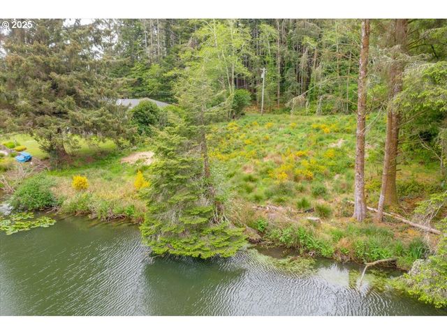 203 Ne Lake Dr, Lincoln City, OR 97367