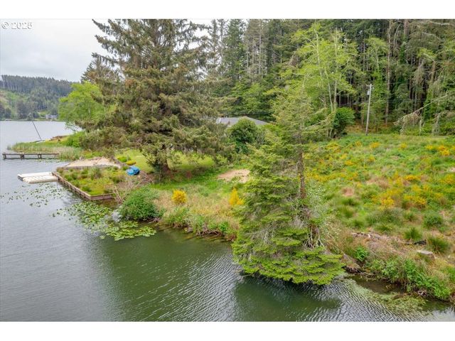 203 Ne Lake Dr, Lincoln City, OR 97367