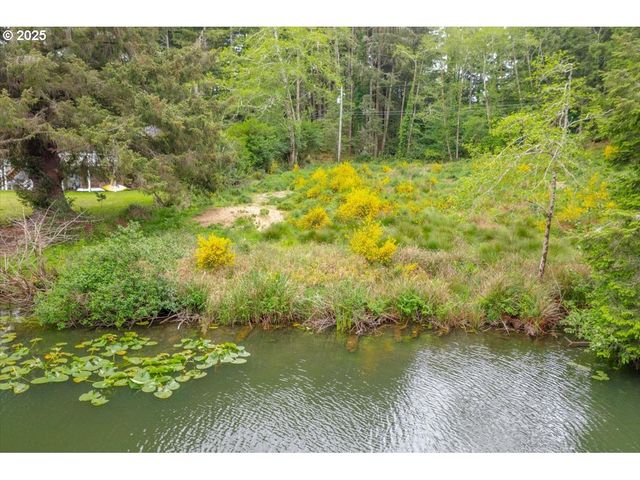 203 Ne Lake Dr, Lincoln City, OR 97367