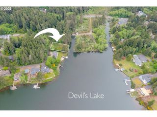 203 Ne Lake Dr, Lincoln City, OR 97367