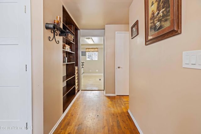 305 S 1st ST, Pinehurst, ID 83850