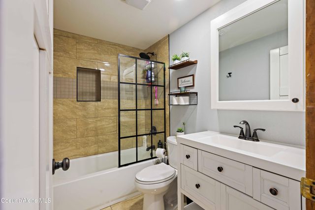 305 S 1st ST, Pinehurst, ID 83850