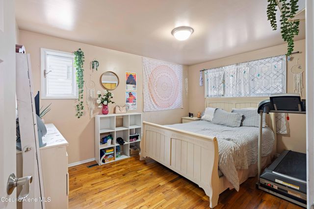 305 S 1st ST, Pinehurst, ID 83850