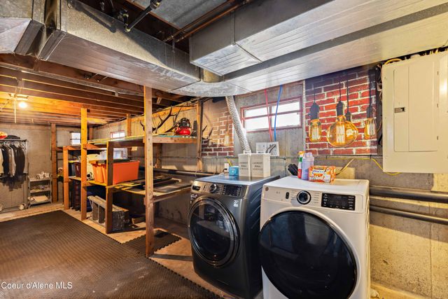 305 S 1st ST, Pinehurst, ID 83850