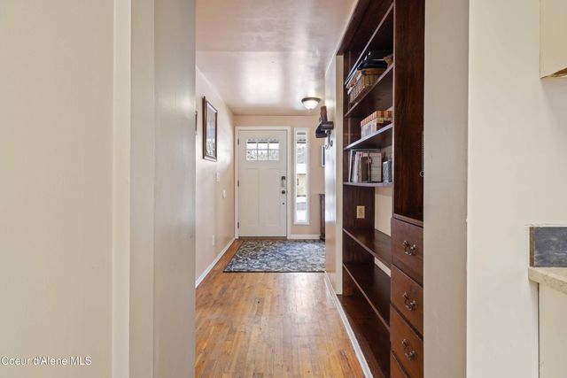 305 S 1st ST, Pinehurst, ID 83850