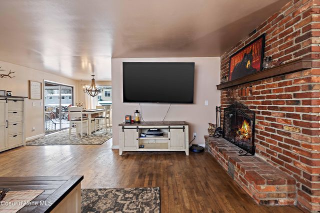 305 S 1st ST, Pinehurst, ID 83850