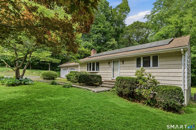 30 Creeping Hemlock Drive, Norwalk, CT 06851