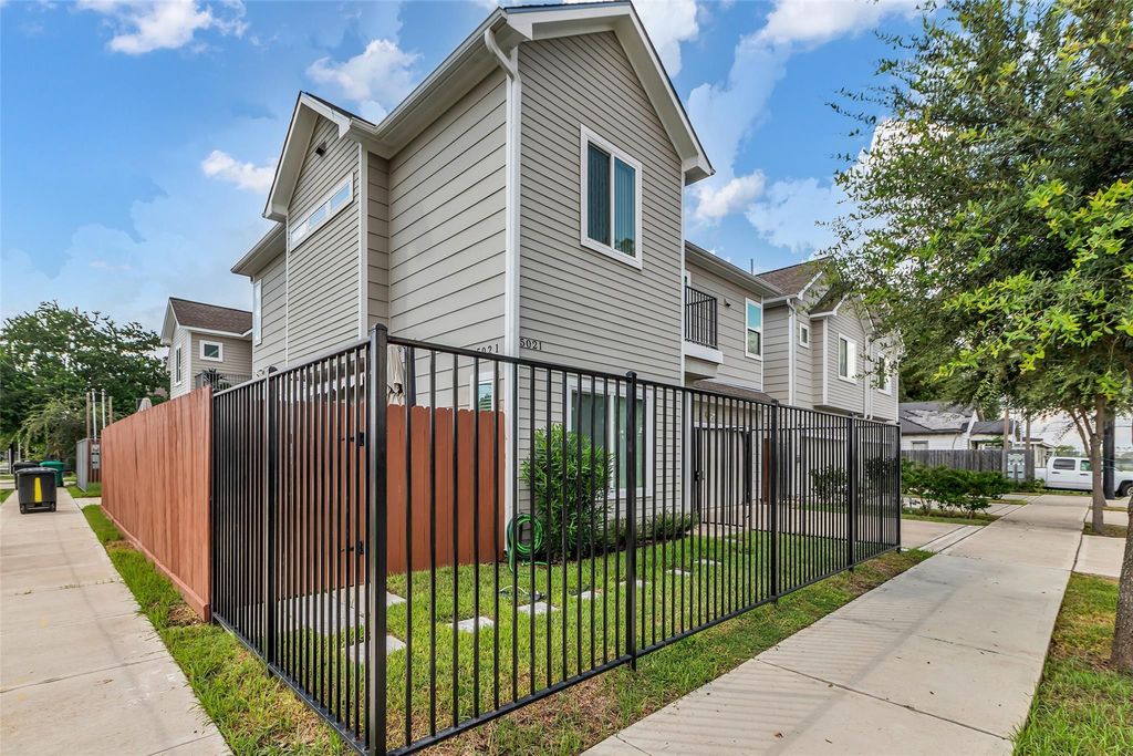 5021 Nichols Street, Houston, TX 77020