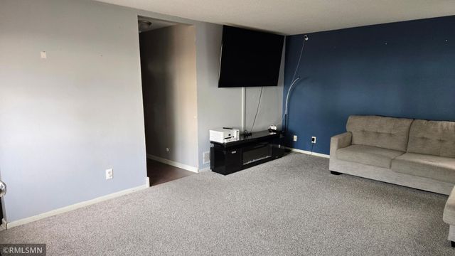 120 Oakwood Road, Apple Valley, MN 55124