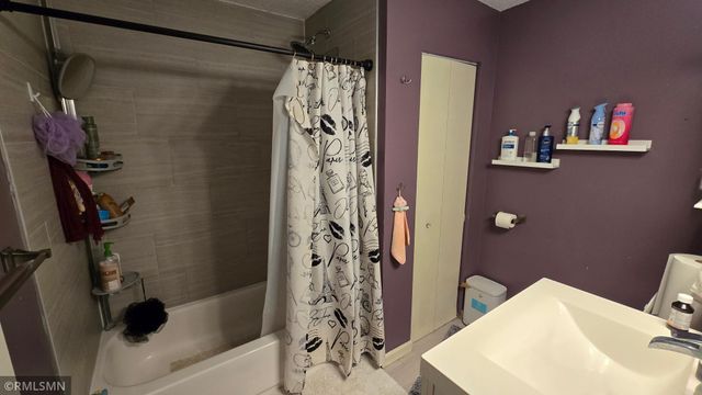 120 Oakwood Road, Apple Valley, MN 55124