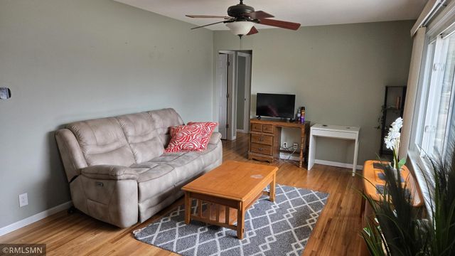 120 Oakwood Road, Apple Valley, MN 55124