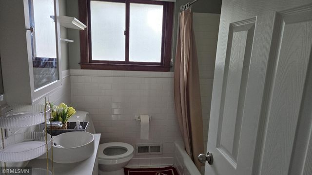 120 Oakwood Road, Apple Valley, MN 55124