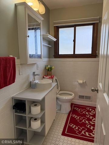 120 Oakwood Road, Apple Valley, MN 55124