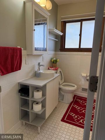 120 Oakwood Road, Apple Valley, MN 55124