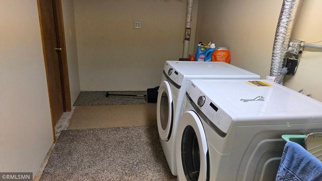 120 Oakwood Road, Apple Valley, MN 55124