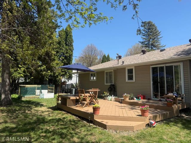 120 Oakwood Road, Apple Valley, MN 55124