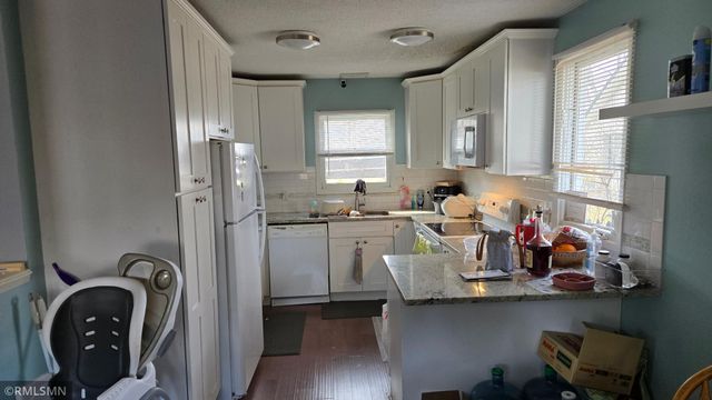 120 Oakwood Road, Apple Valley, MN 55124