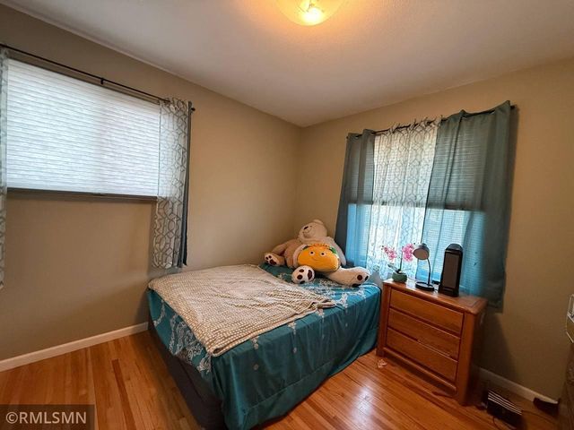 120 Oakwood Road, Apple Valley, MN 55124