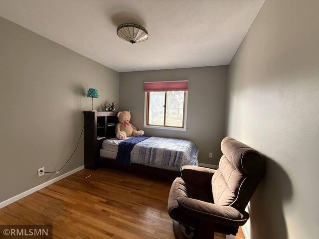 120 Oakwood Road, Apple Valley, MN 55124