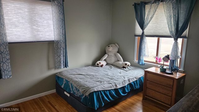 120 Oakwood Road, Apple Valley, MN 55124