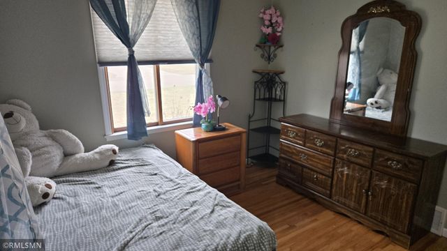 120 Oakwood Road, Apple Valley, MN 55124