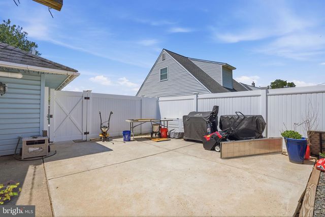 14 HEMLOCK RD, Levittown, PA 19056
