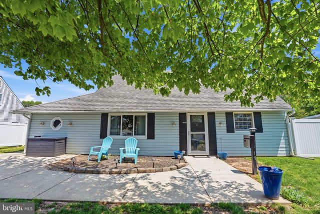 14 HEMLOCK RD, Levittown, PA 19056