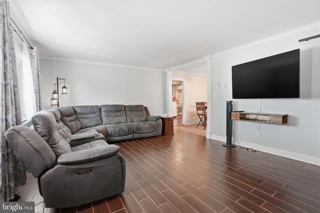 14 HEMLOCK RD, Levittown, PA 19056