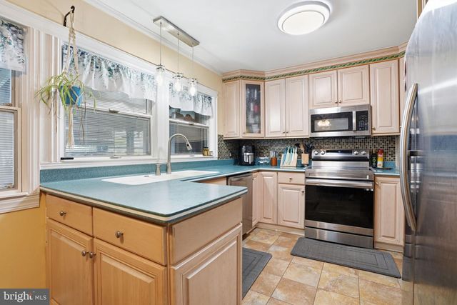 14 HEMLOCK RD, Levittown, PA 19056