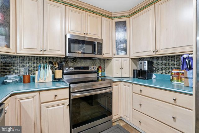 14 HEMLOCK RD, Levittown, PA 19056