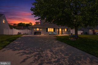 14 HEMLOCK RD, Levittown, PA 19056