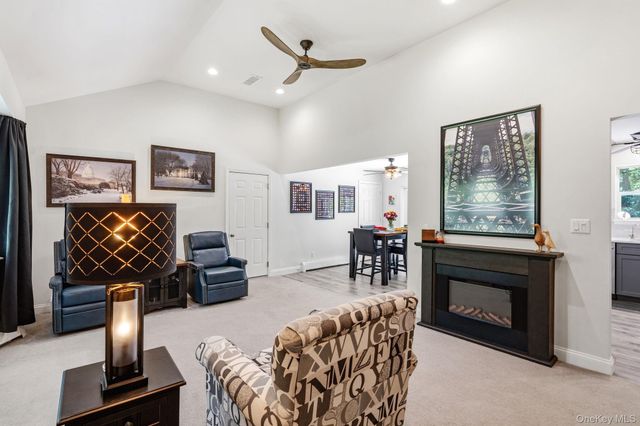 20 Charter Court, Manorville, NY 11949