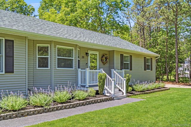 20 Charter Court, Manorville, NY 11949