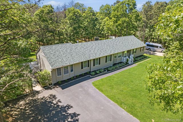 20 Charter Court, Manorville, NY 11949