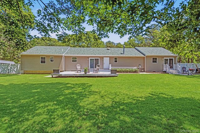 20 Charter Court, Manorville, NY 11949