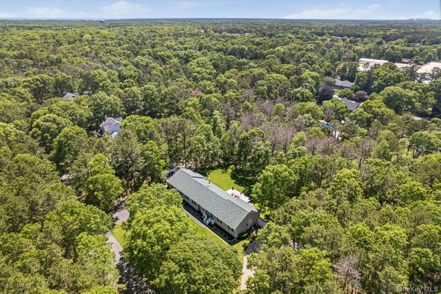 20 Charter Court, Manorville, NY 11949
