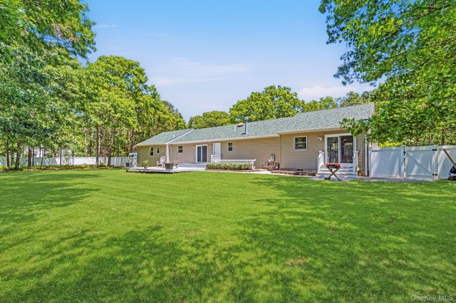 20 Charter Court, Manorville, NY 11949