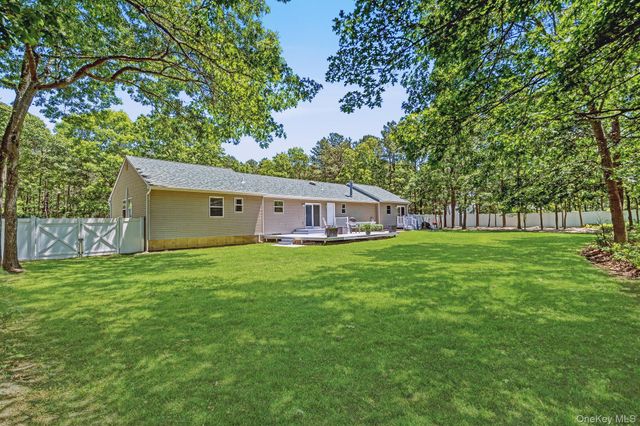 20 Charter Court, Manorville, NY 11949