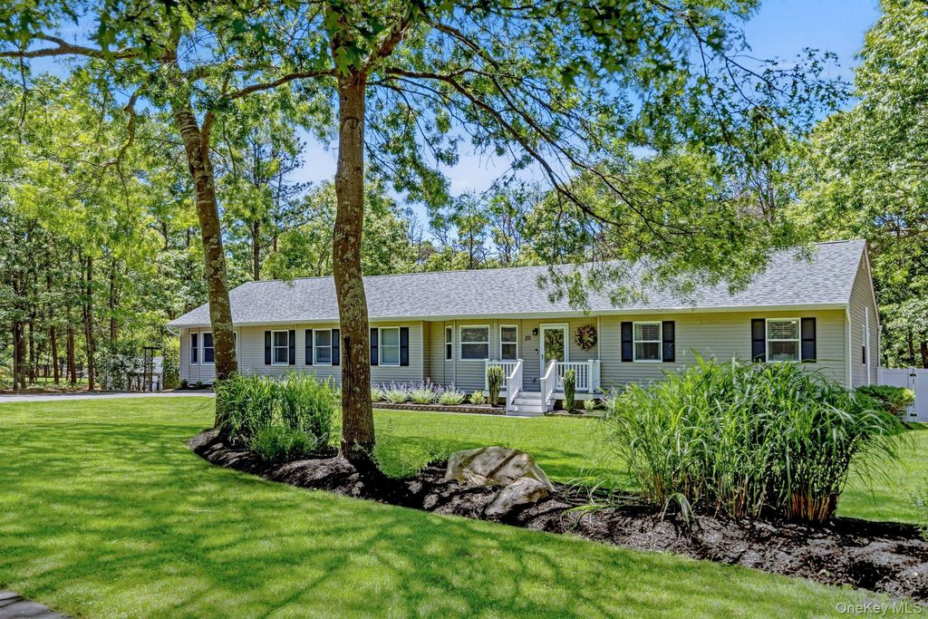 20 Charter Court, Manorville, NY 11949