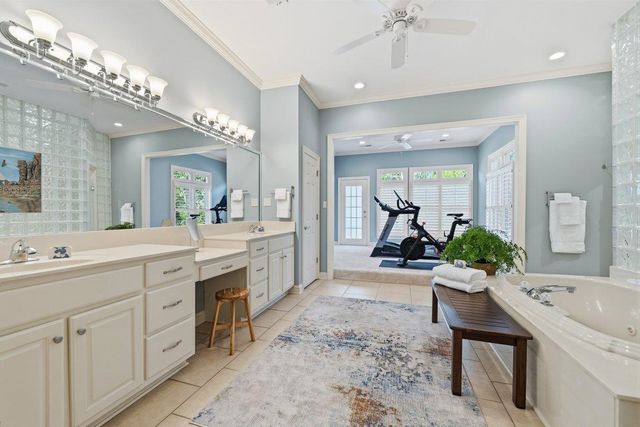 9658 E DOVE MEADOW CV, Germantown, TN 38139