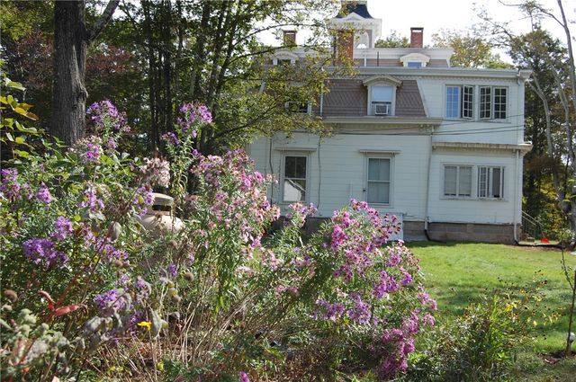 7 Nichols Lane 5, Hopkinton, RI 02832