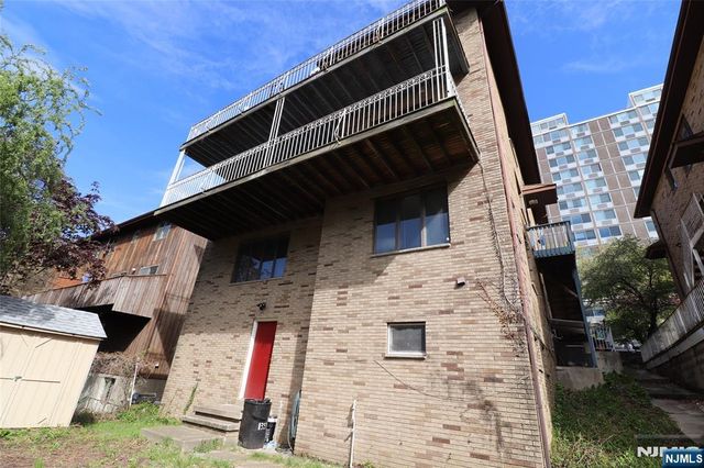 1359 15th Street, Fort Lee, NJ 07024