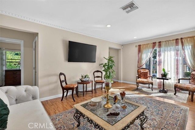 820 S Kenneth, Burbank, CA 91501